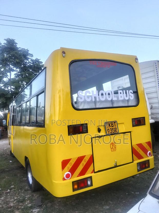 Isuzu NQR 2011 Yellow - thumbnail 3