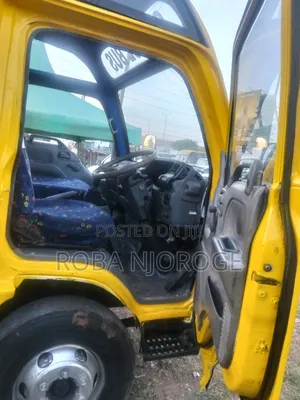 Isuzu NQR 2011 Yellow