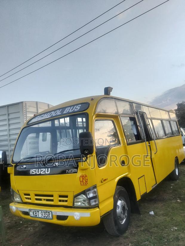 Isuzu NQR 2011 Yellow - thumbnail 5