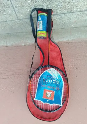 Badminton Racket + 2 Shuttlecocks - Km
