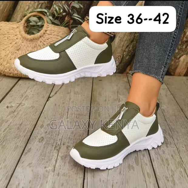 Classic Sneakers - thumbnail 4