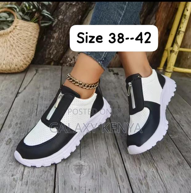 Classic Sneakers - thumbnail 5