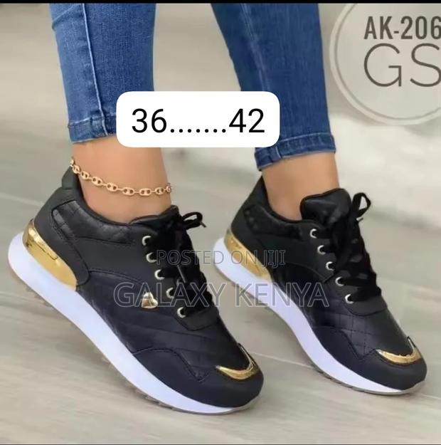 Classic Sneakers - thumbnail 4