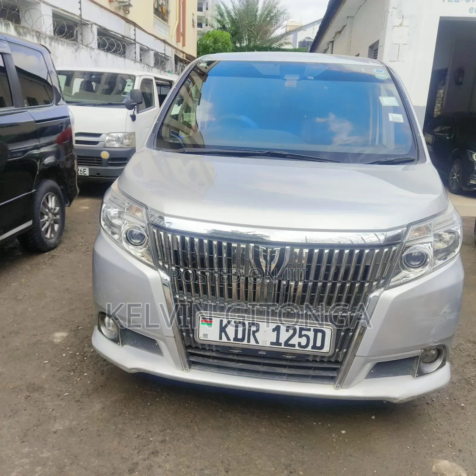 Toyota Esquire 2017 Silver
