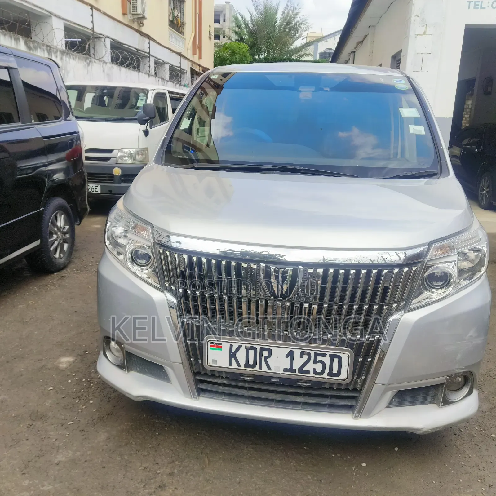 Toyota Esquire 2017 Silver