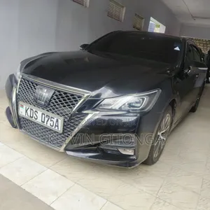 Toyota Crown 2017 Black