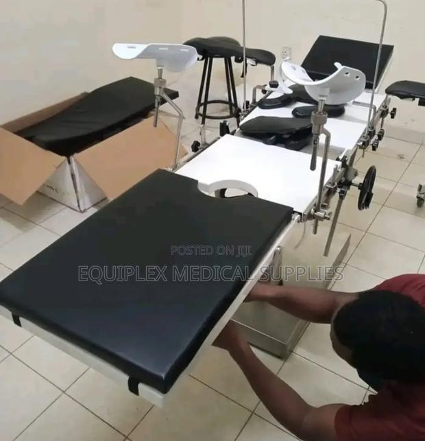Manual Theatre Table / Manual Operating Table - thumbnail 2