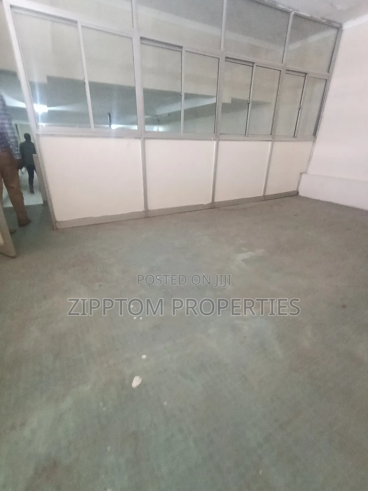 Ware House to Let in Industrial Area
