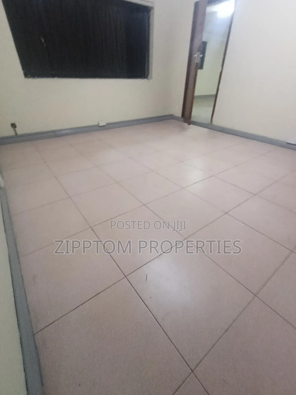 Ware House to Let in Industrial Area