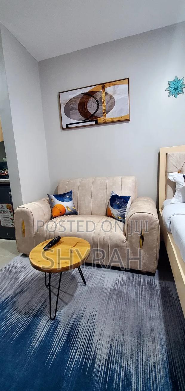 Studio Apartment - thumbnail 4