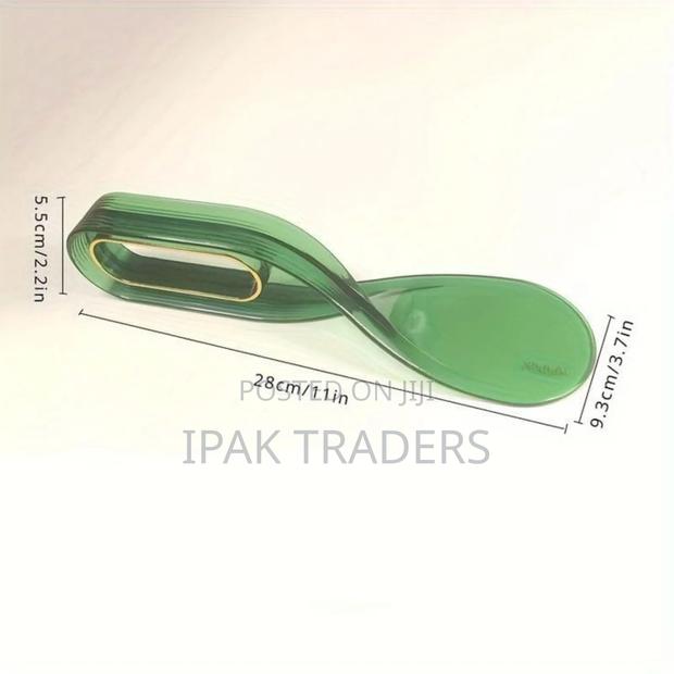 *New Arrival*
 *Strong Acrylic Bed Spread Tool