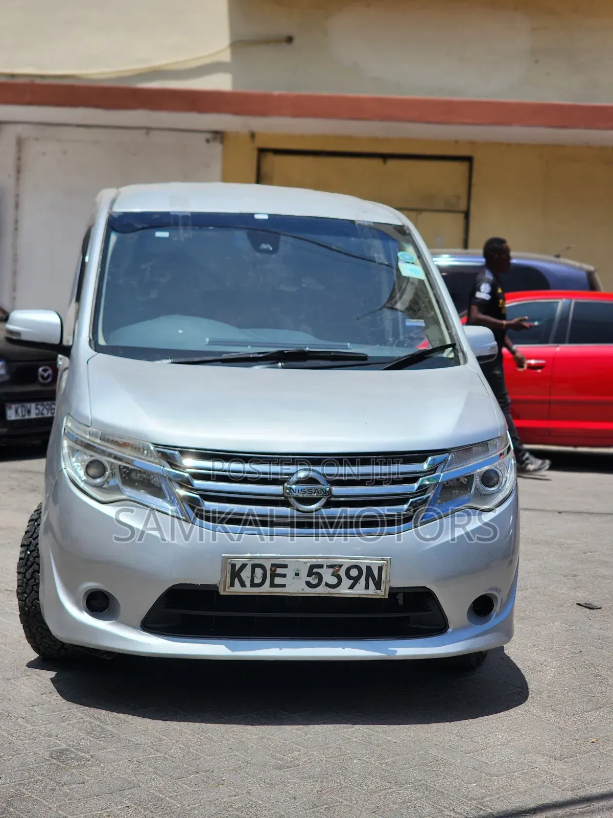 Nissan Serena 2015 Silver