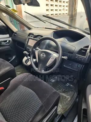 Nissan Serena 2015 Silver
