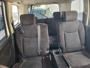 Nissan Serena 2015 Silver