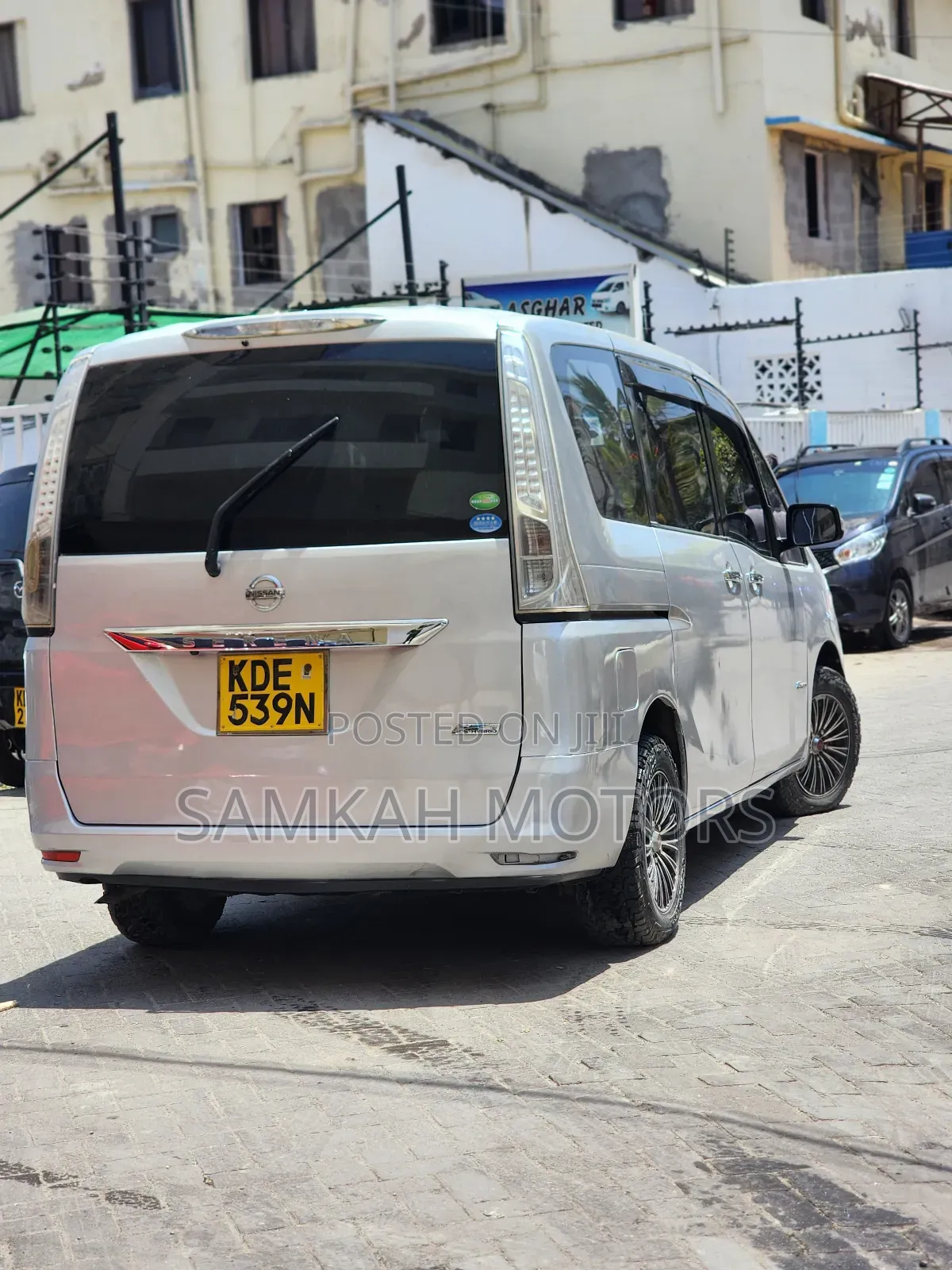 Nissan Serena 2015 Silver