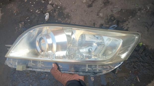 Headlights for Toyota Vanguard - thumbnail 2