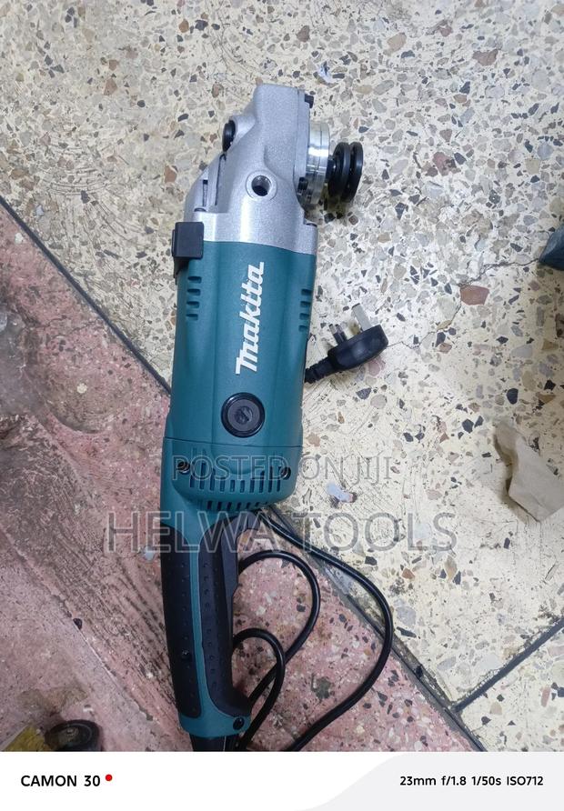 Makita Grinder 9 Inches/Makita Grinder