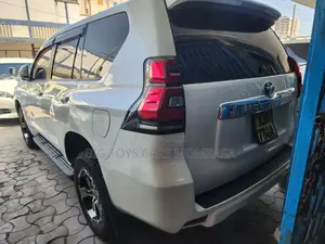 Toyota Land Cruiser 2018 White