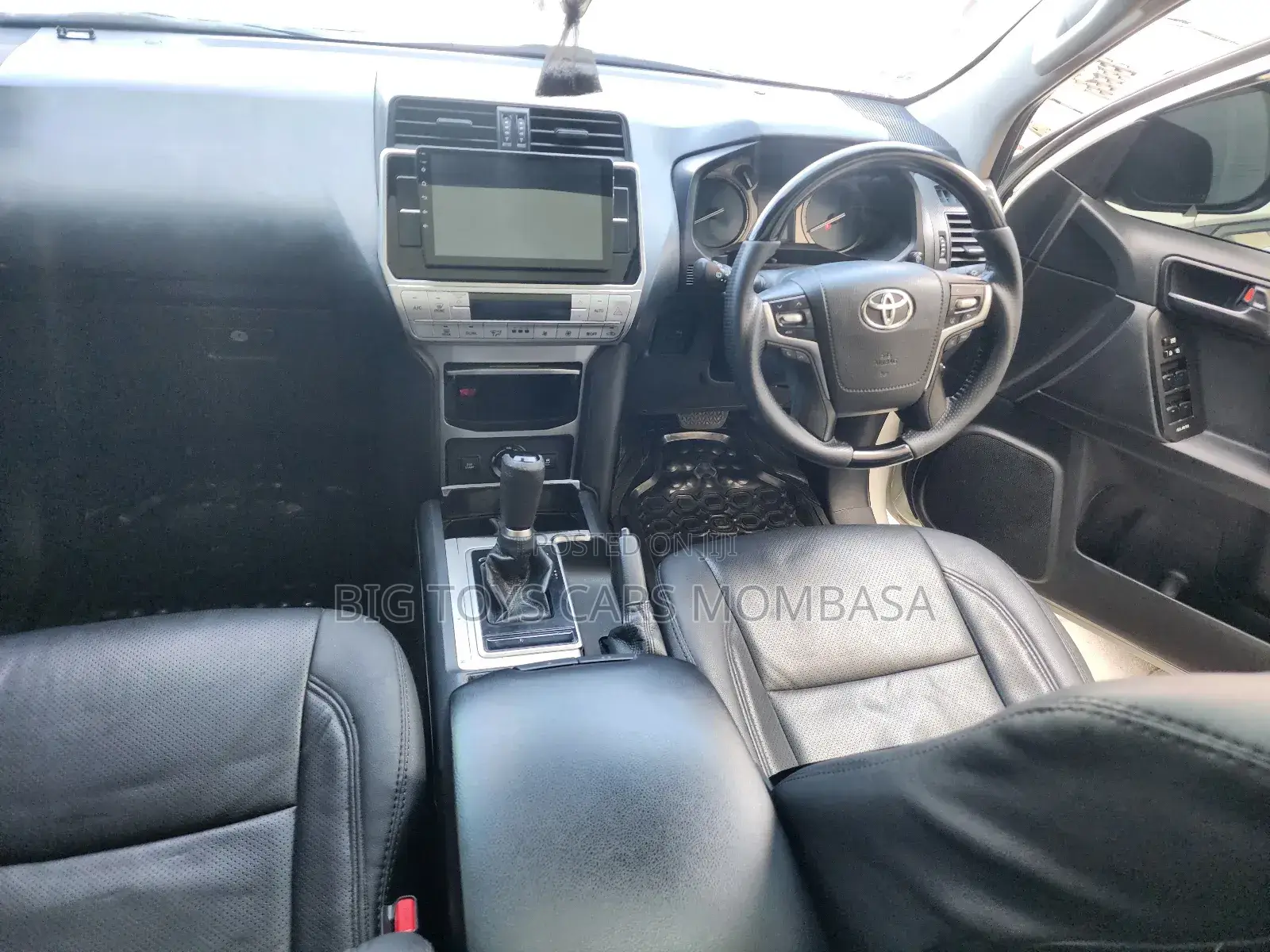 Toyota Land Cruiser 2018 White