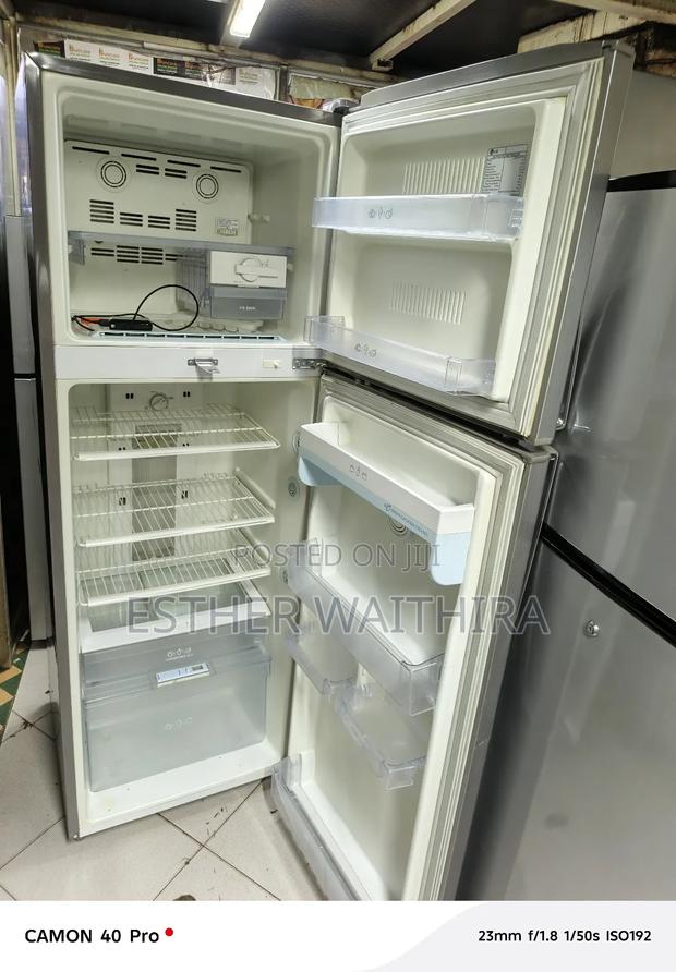A Large Size Lg Fridge 400 Litres - thumbnail 2