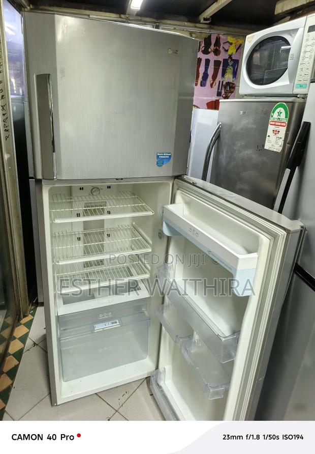 A Large Size Lg Fridge 400 Litres - thumbnail 3