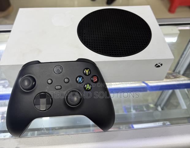 Lightly Used Xbox Series S Console - thumbnail 3