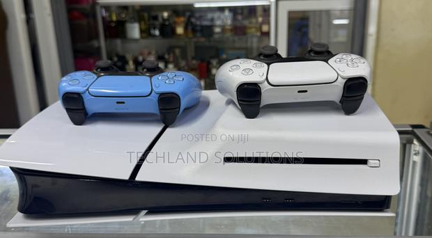 Lightly Used Ps5 Slim + 2 Pads - thumbnail 3