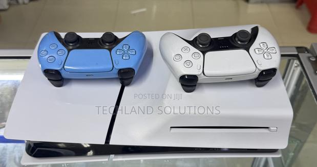 Lightly Used Ps5 Slim + 2 Pads - thumbnail 4