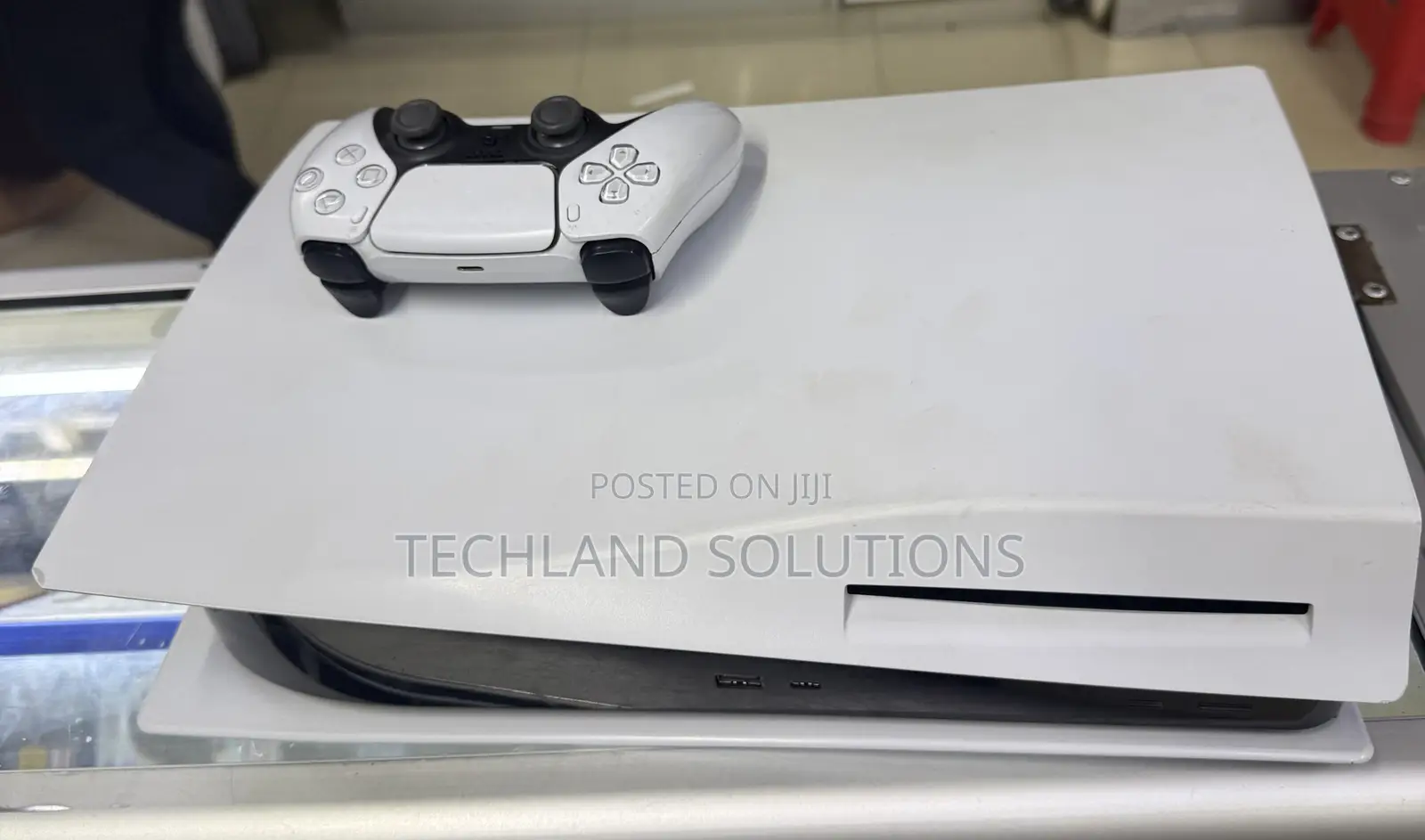 Lightly Used Ps 5 Standard ,825gb