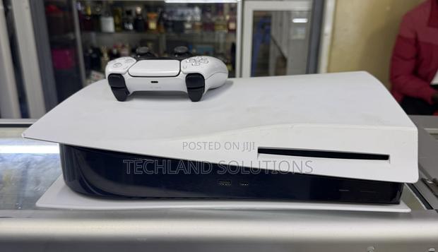 Lightly Used Ps 5 Standard ,825gb - thumbnail 3