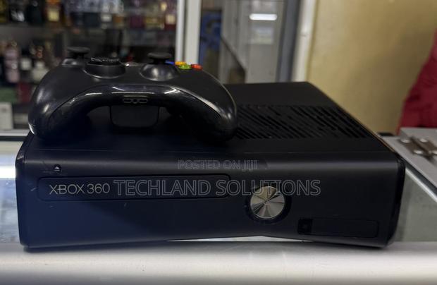 Lightly Used Xbox 360 Chipped Machine - thumbnail 3