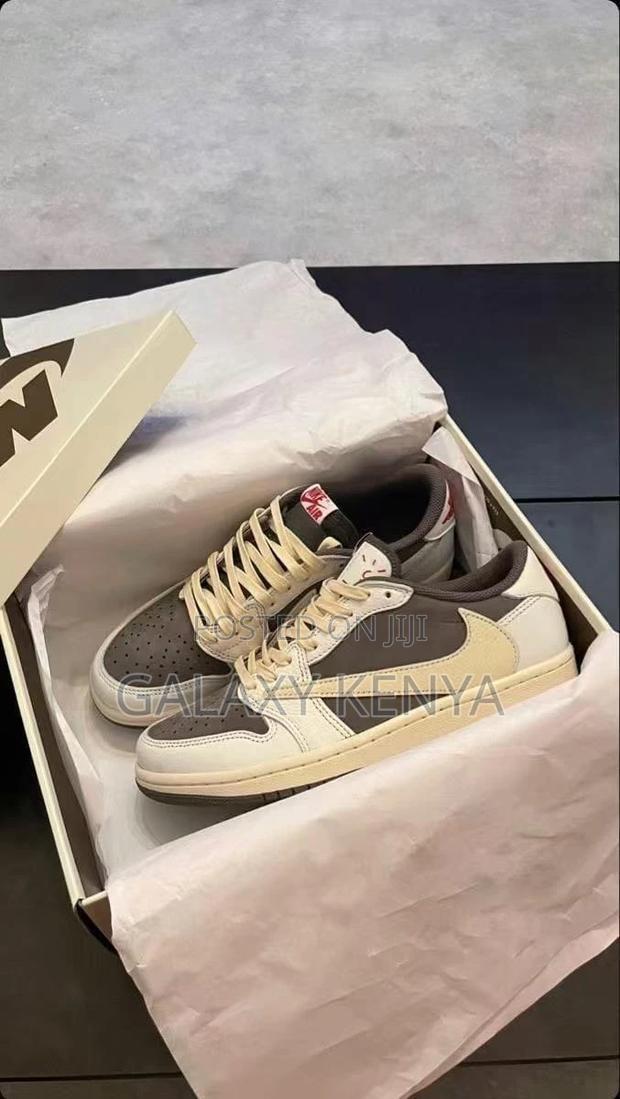 Jordan 1 Sneakers - thumbnail 3