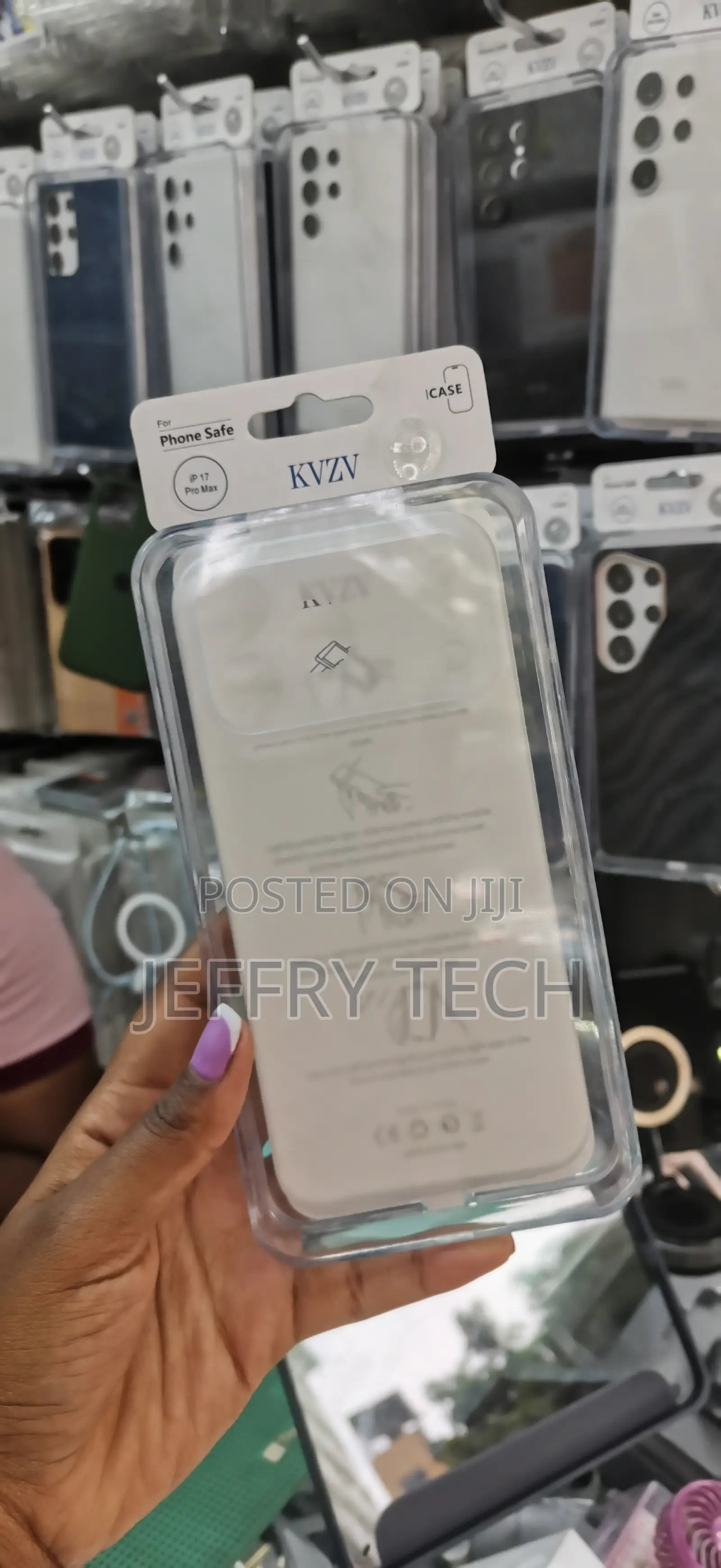 Momax - iPhone 17 Pro Max 6.9 Case Magnetic KVZV Case