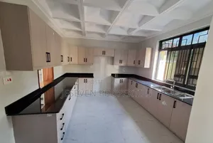 5bdrm Mansion in Syokimau for rent