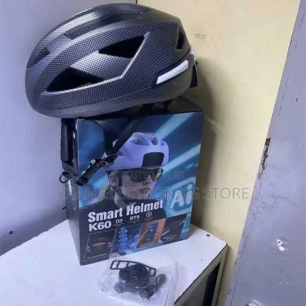 High-Tech Cycling Helmet Designed Wireless Bluetooth Audio +Controller