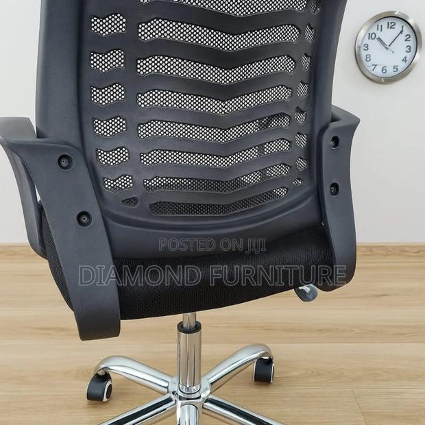 Ergonomic High Back Mesh Office Chair With Headrest . - thumbnail 3
