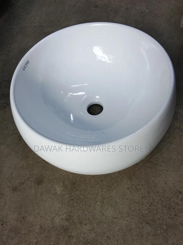 Circular Ceramic Countertop - main view