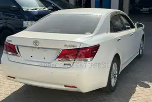 Toyota Crown 2017 White