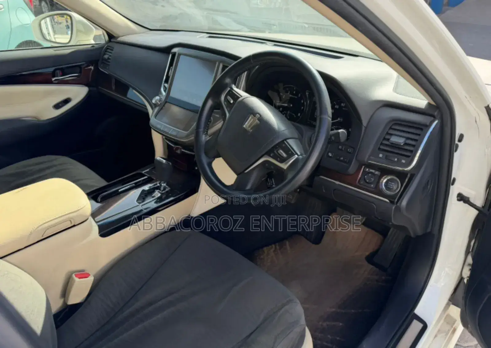 Toyota Crown 2017 White