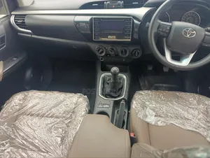 Toyota Hilux Revo Double Cab Deisel 2.4 AWD 2019 Silver