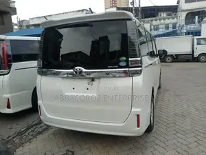 Toyota Voxy 2018 White
