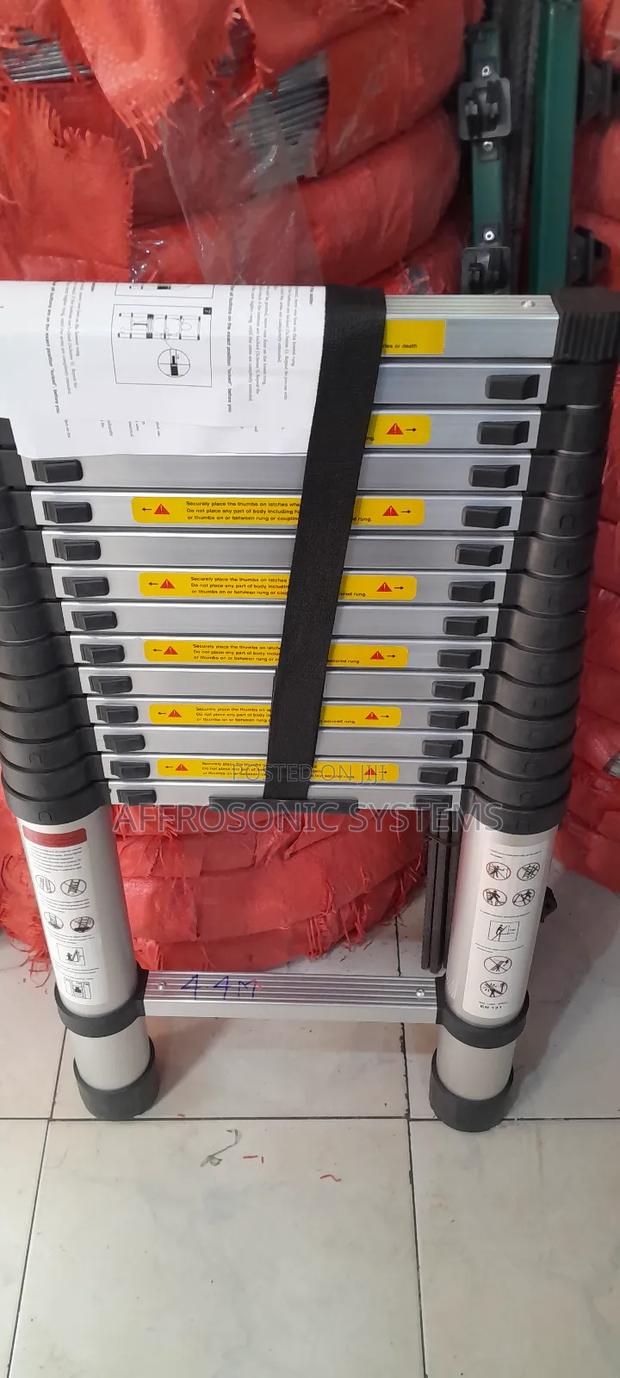 4.4m Single Telescopic Ladder (Collapsing) - main view