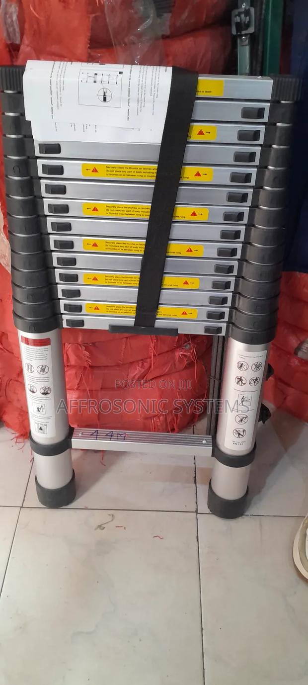 4.4m Single Telescopic Ladder (Collapsing) - thumbnail 2