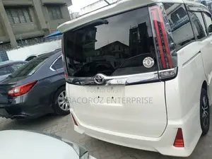 Toyota Noah 2017 White
