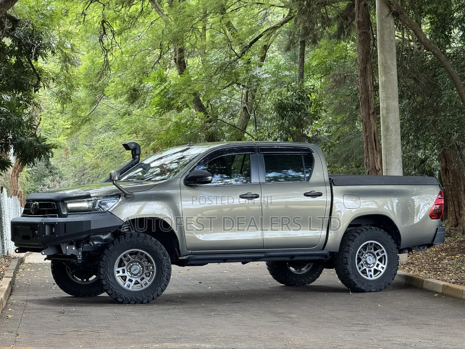Toyota Hilux Revo Double Cab Deisel 2.4 AWD 2021 Green