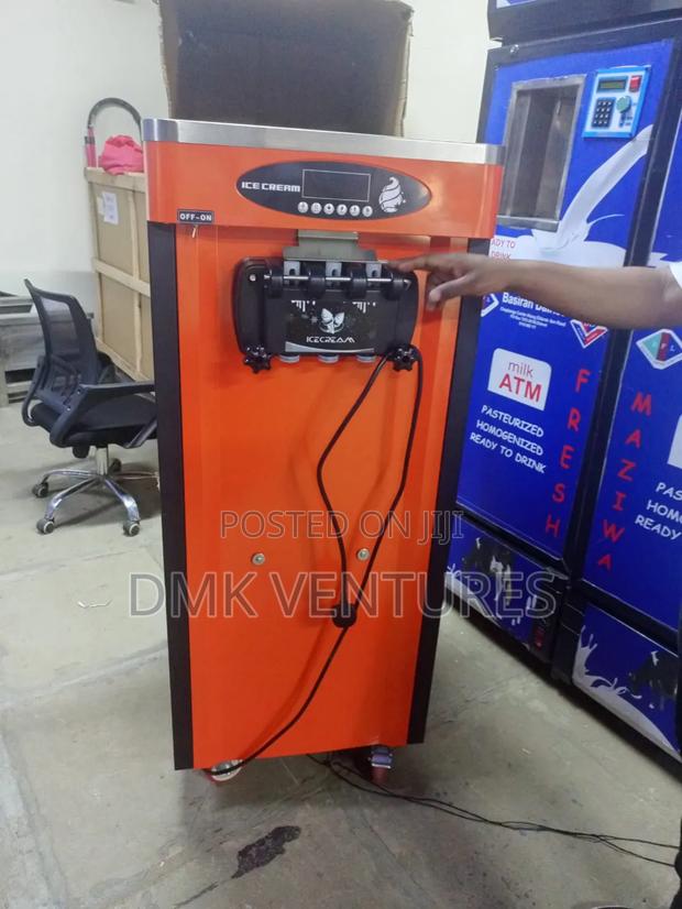 Stylish Ice Cream Maker Machine