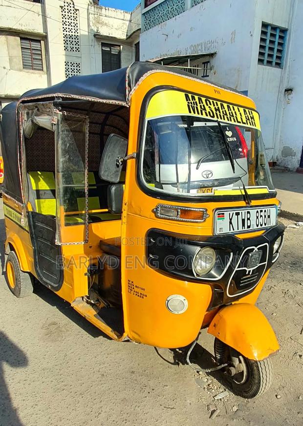 Bajaj RE 2020 Yellow - main view