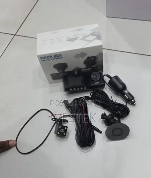 Dash Camera Three Lenses 1080p Resolution Waterproof Video Recorder