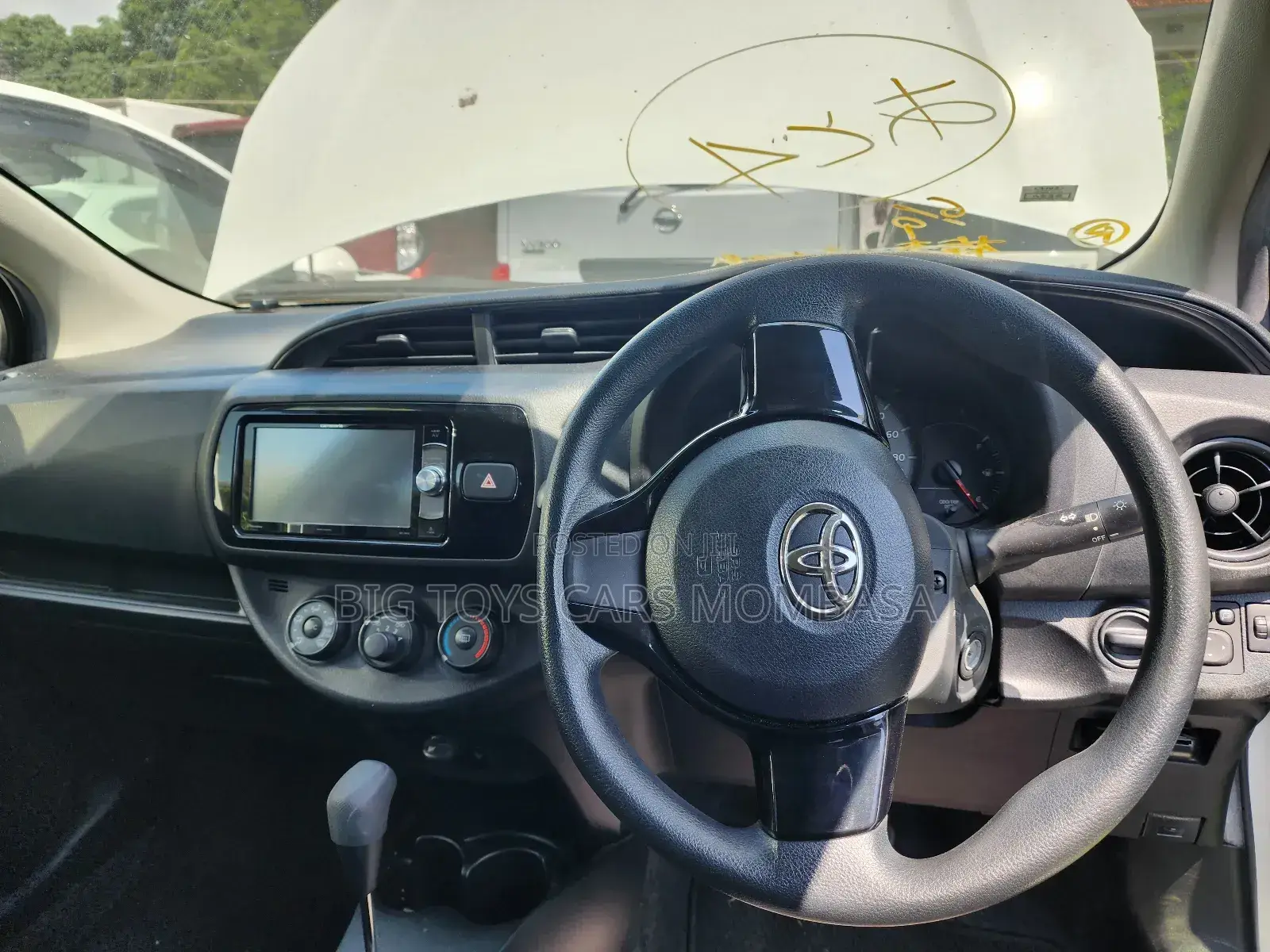 Toyota Vitz 2018 White