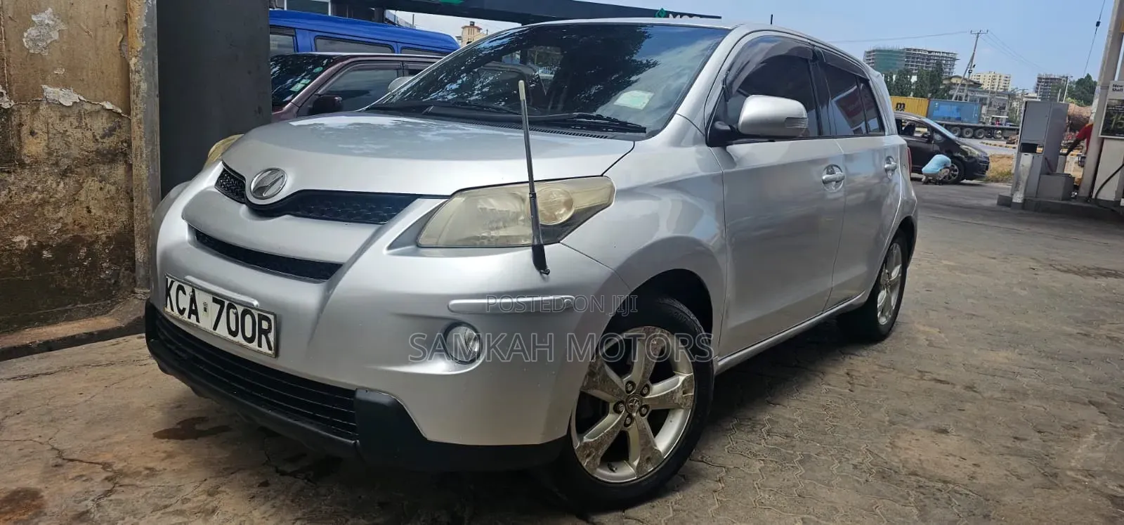 Toyota IST 2012 Silver